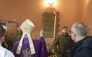 HOŁD DLA OFIAR TERRORU (3)