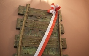 HOŁD DLA OFIAR TERRORU (1)
