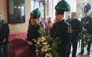 HOŁD DLA OFIAR TERRORU (4)