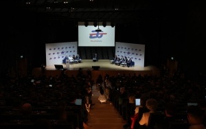 W CENTRUM GOSPODARCZYCH DEBAT (1)