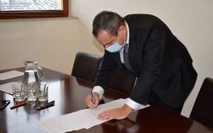 Podpisanie aktu notarialnego w gminie Rydułtowy (2)